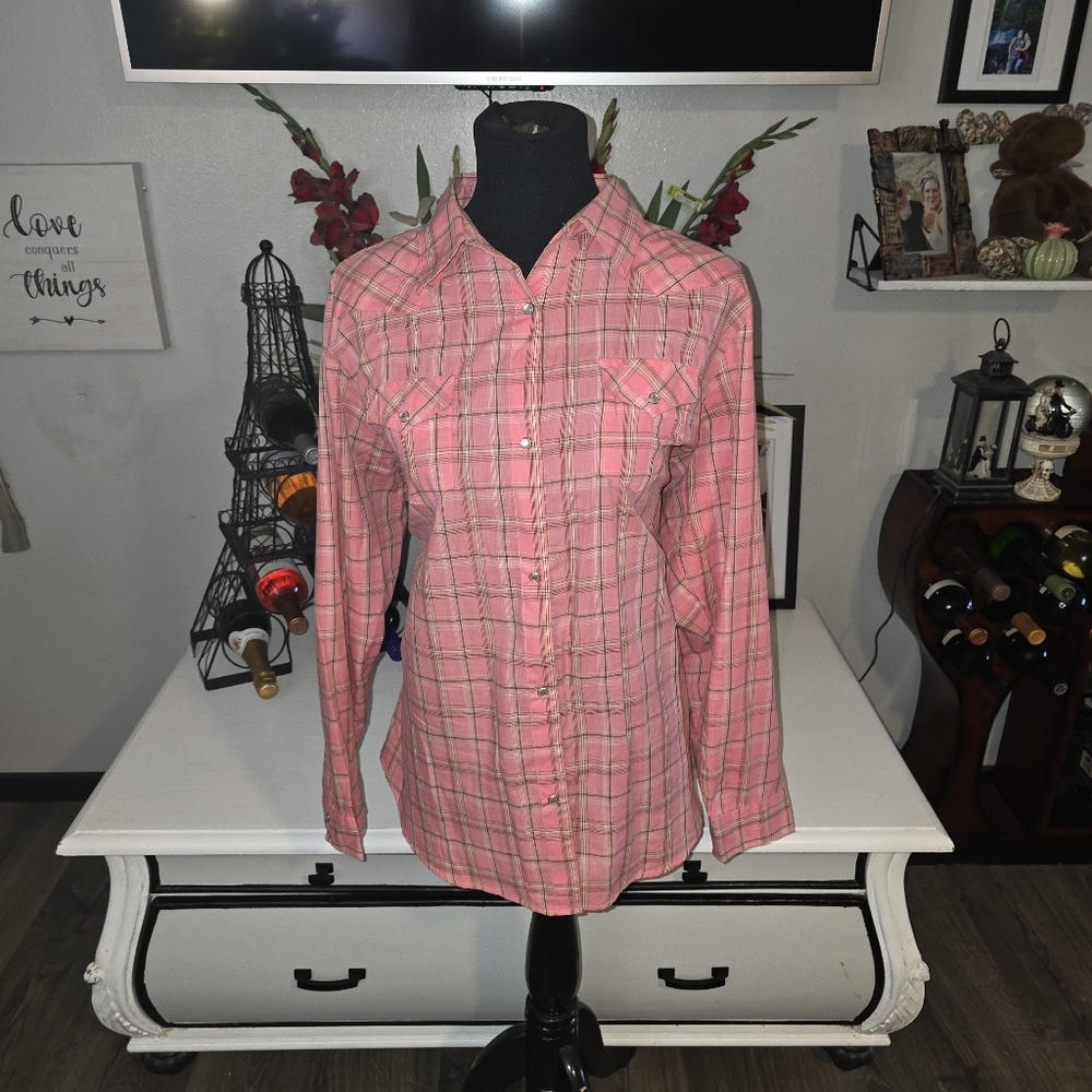 Wrangler Pink Casual Button Down Shirt with Textured Fabric